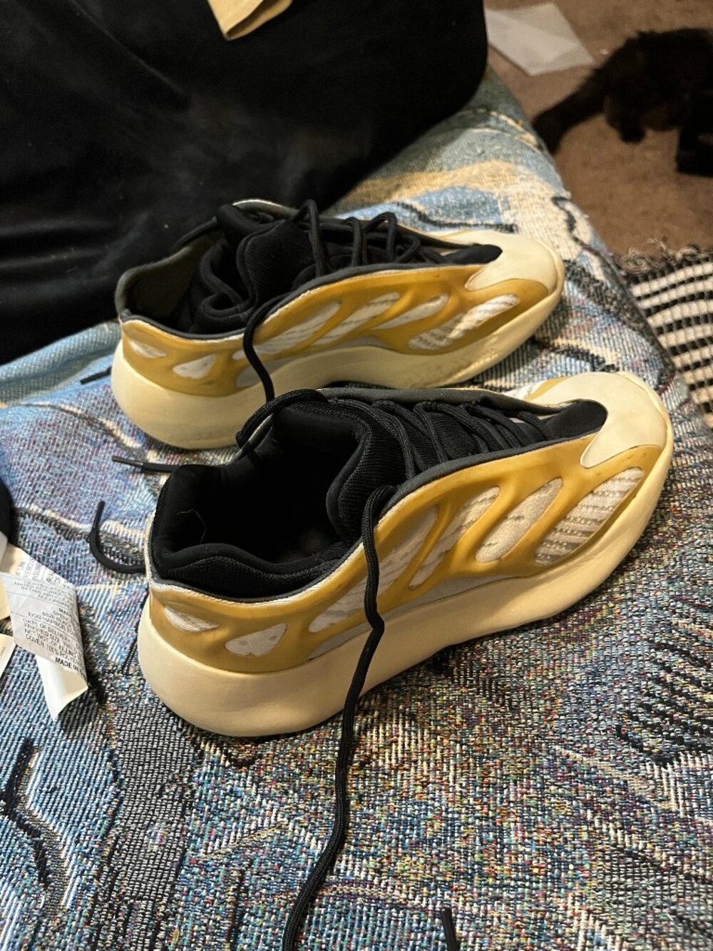 Adidas Yeezy 700 V3 Safflower Men’s Size 8 Cream Yellow Sneakers